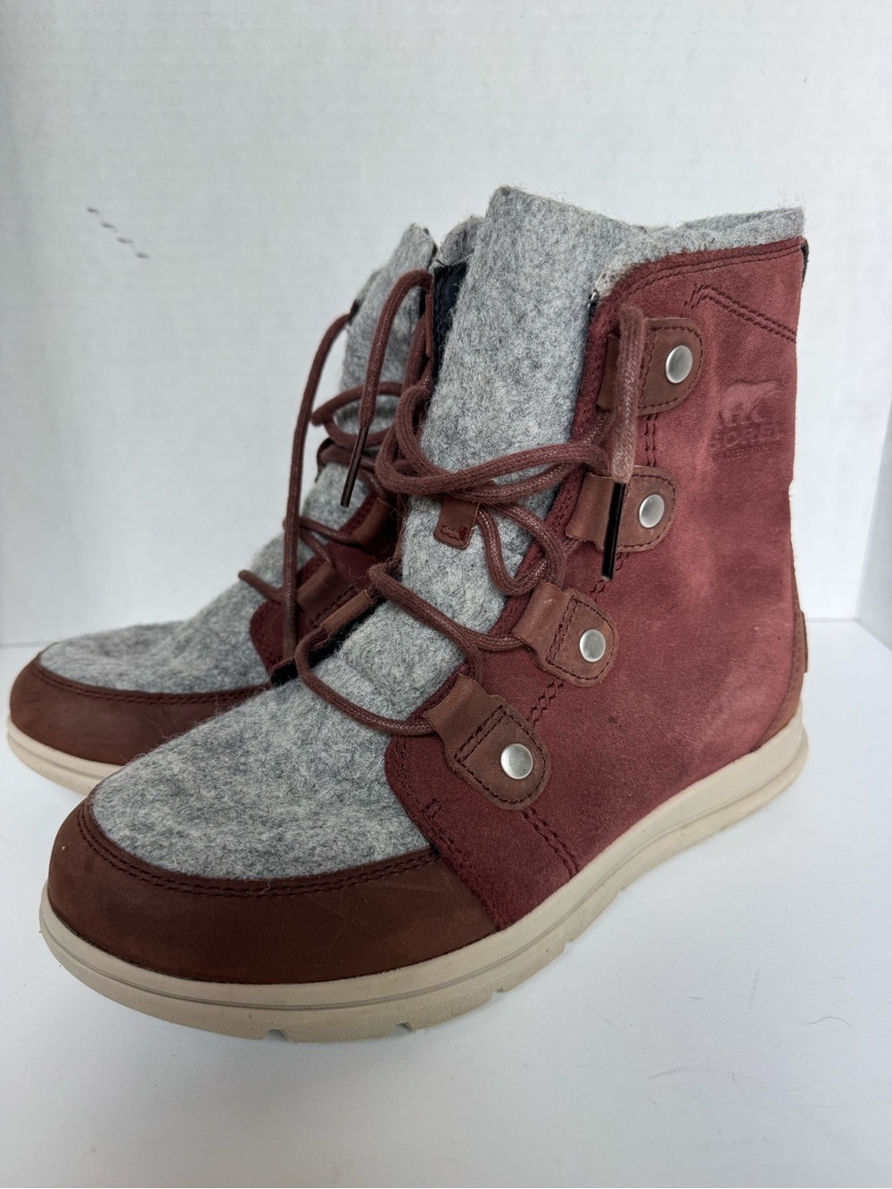 Sorel explorer Joan Women's Burgundy Suede & Gray Felt Lace-Up Winter Boots